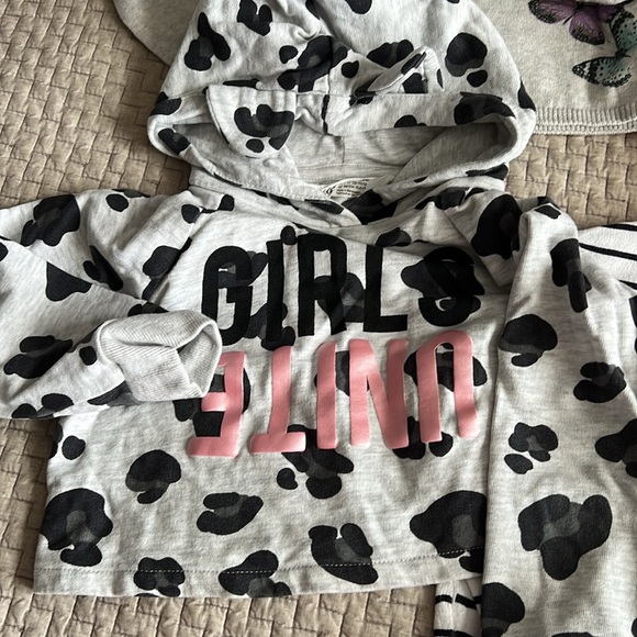 Girl’s H&M sweaters. Size 2-4Y. Set of 6 - Picture 4 of 9